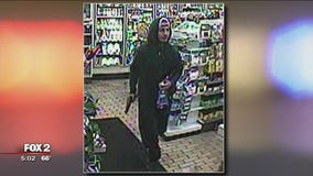 Man tries to rob 7-Eleven with knife, returns with gun