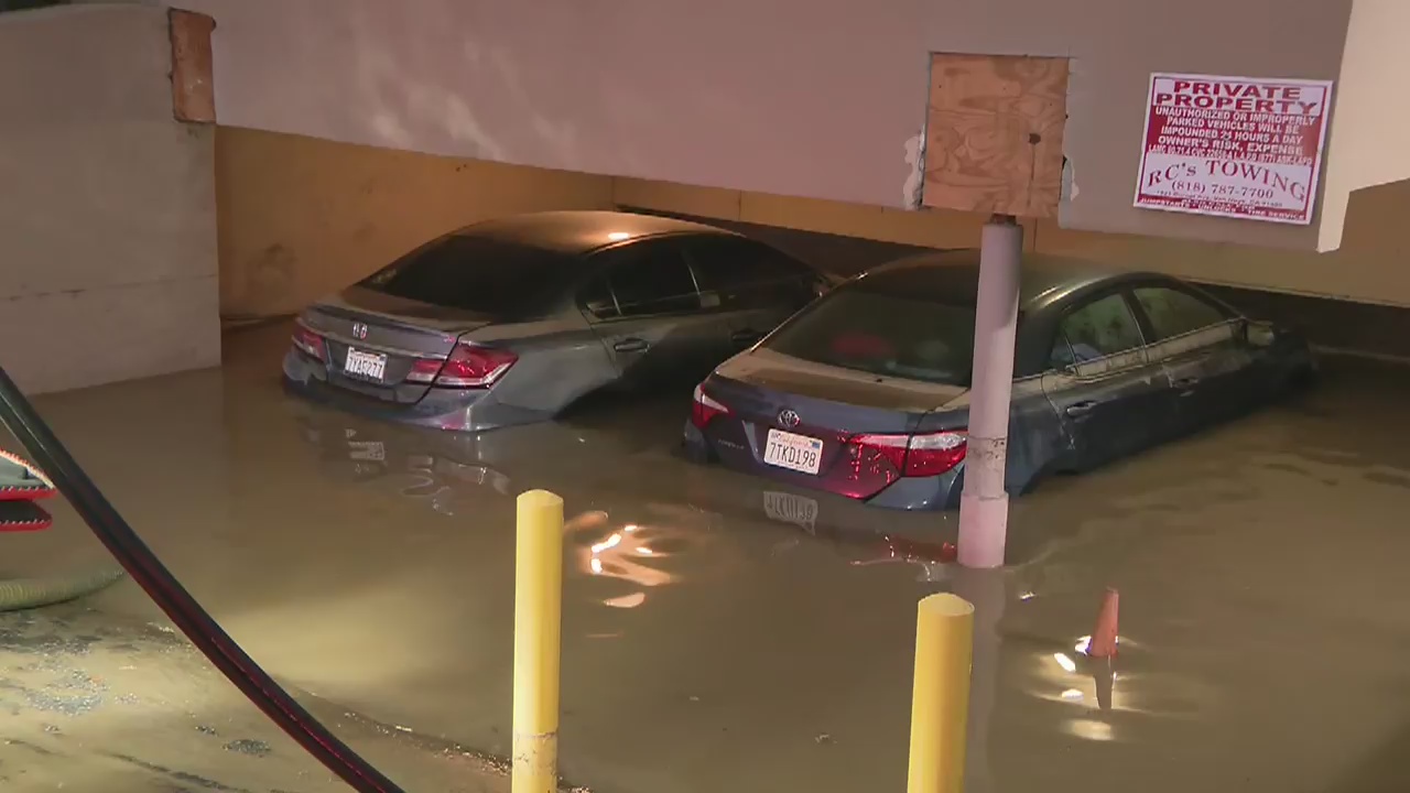 Water main breaks in Van Nuys, streets flooded