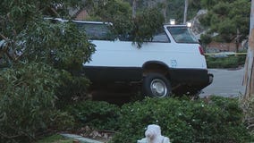 Kids hurt in Mission Viejo van crash