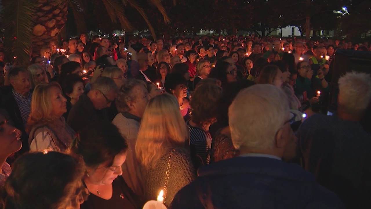 Jewish community in Westwood holds vigil for Pittsburgh shooting victims