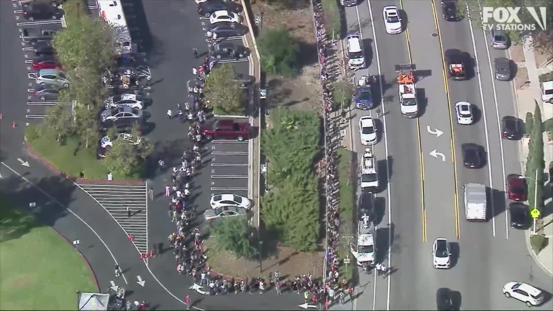 Thousand Oaks strong: Hundreds donate blood to mass shooting victims