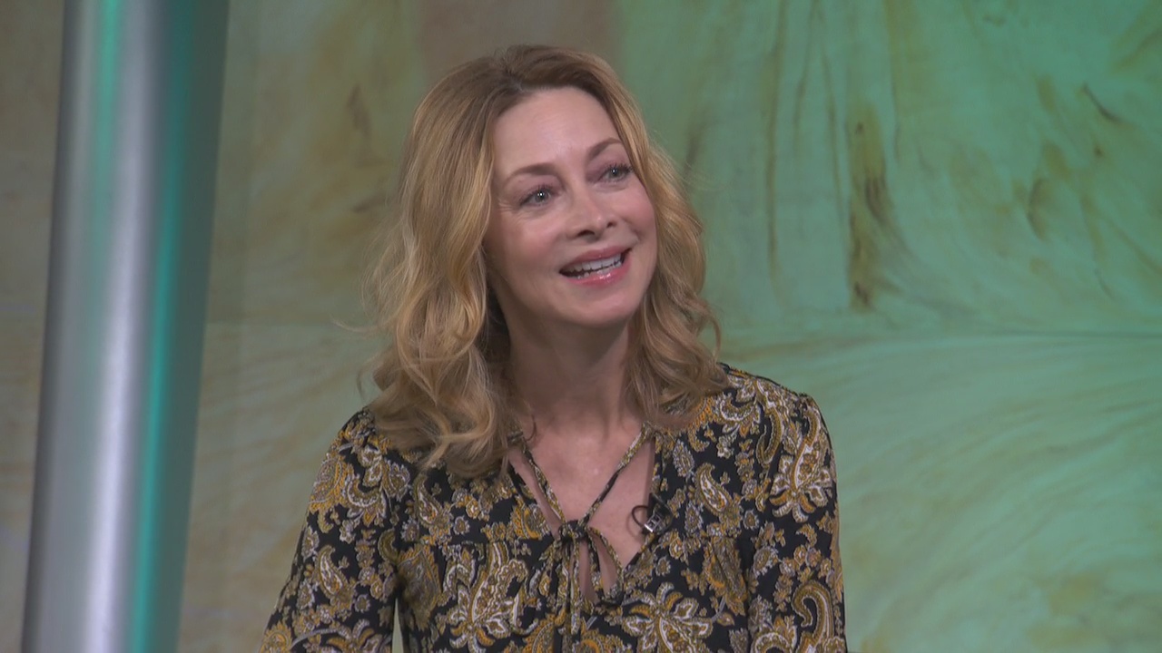 Sharon Lawrence being honored with award for efforts toward breast cancer awareness