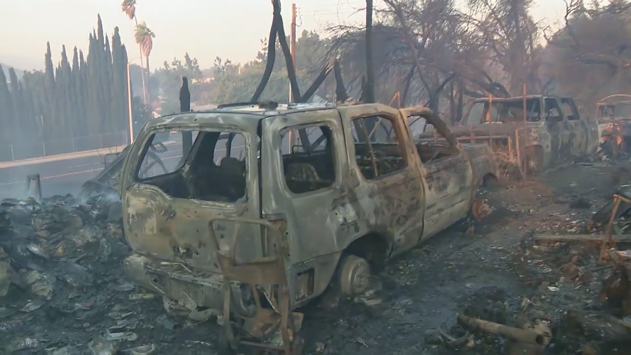 Woolsey Fire: Flames destroy structures, cars in Thousand Oaks