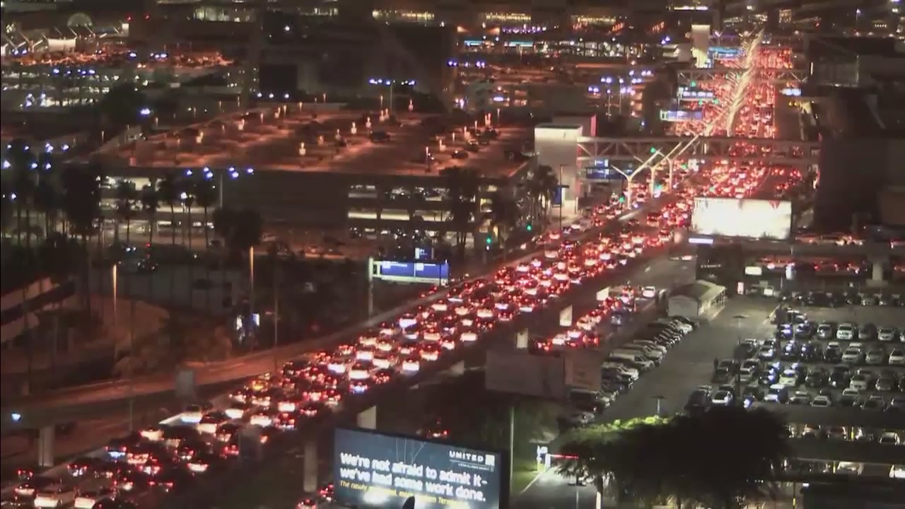 Busy holiday travel day for LAX