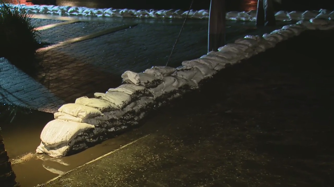 Lake Elsinore family dealing with mud flow in their home