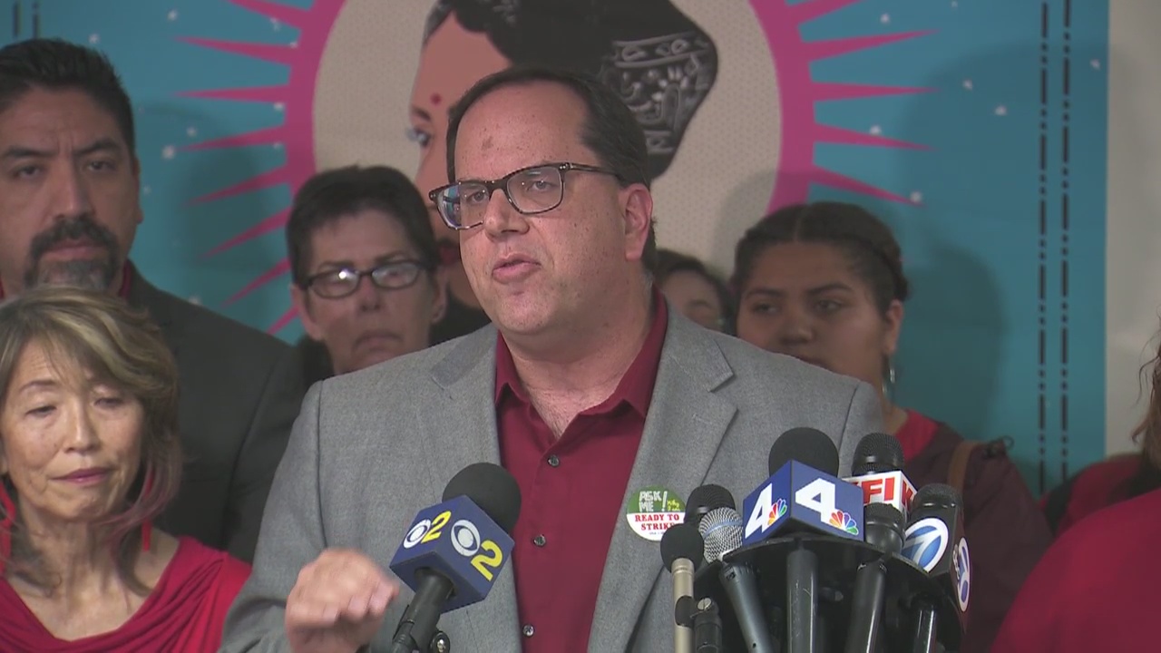 LA teachers union threatens strike if no deal with district reached