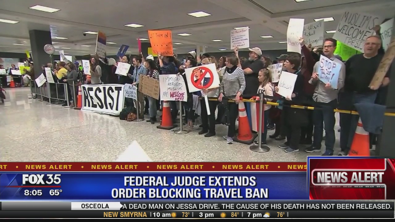 Federal judge extends order blocking travel ban