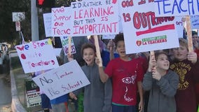 LAUSD parents, students rally in support of potential teachers' strike