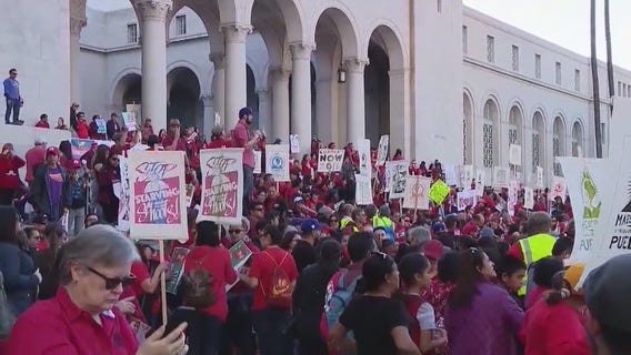 LAUSD, teachers' union set to meet Wednesday in hopes of averting strike