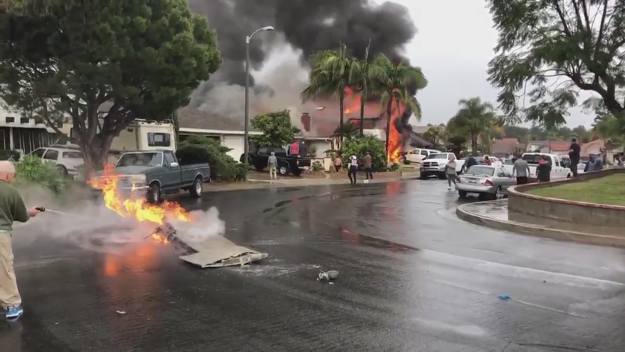 Two people killed, 2 injured in Yorba Linda small plane crash