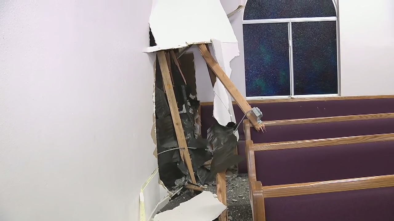 Driver slams into South Los Angeles church before fleeing