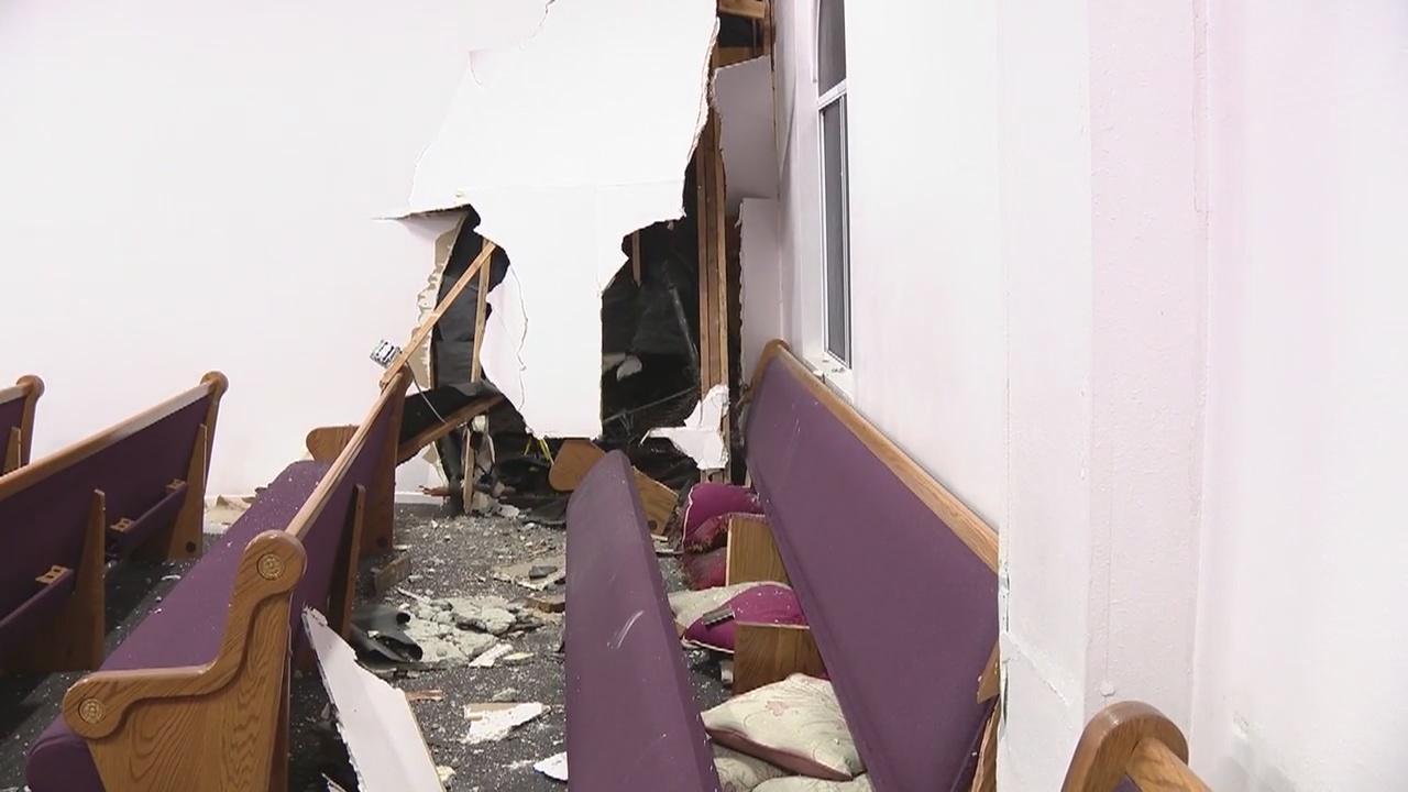Driver slams into South Los Angeles church before fleeing