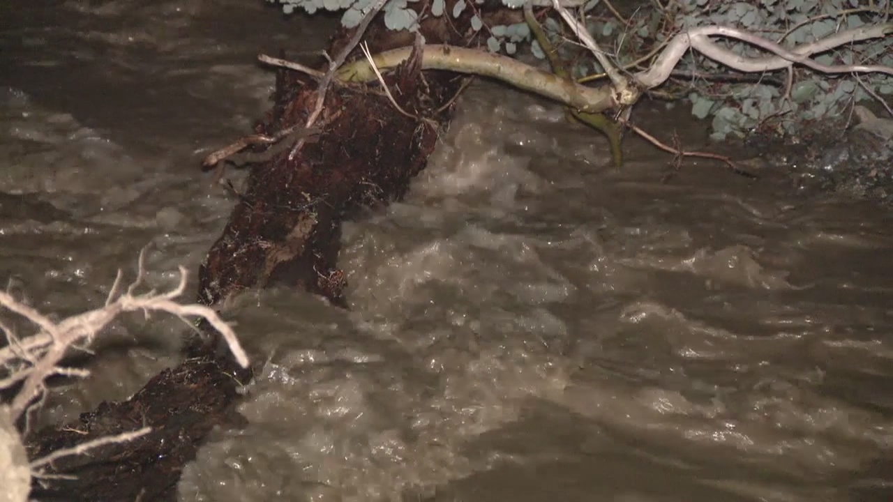 Lake Elsinore resident begin cleanup after storm