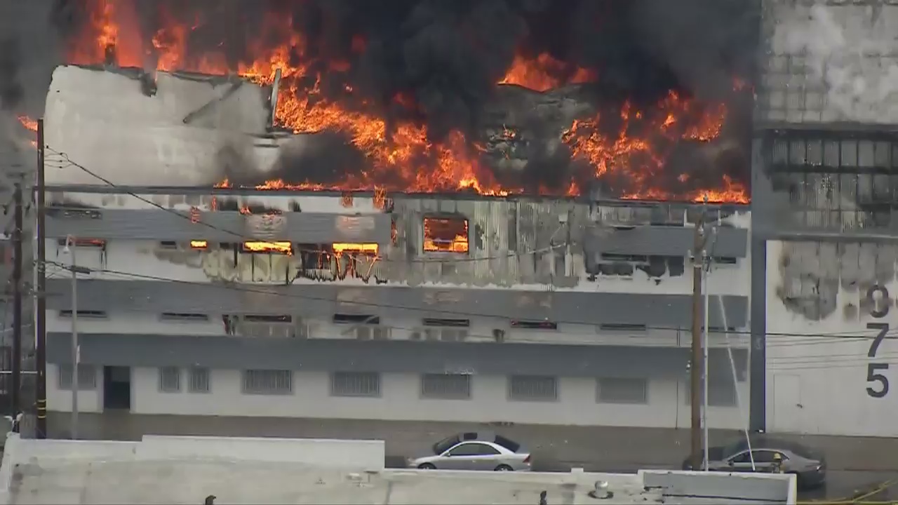 Fire breaks out at industrial building in Huntington Park