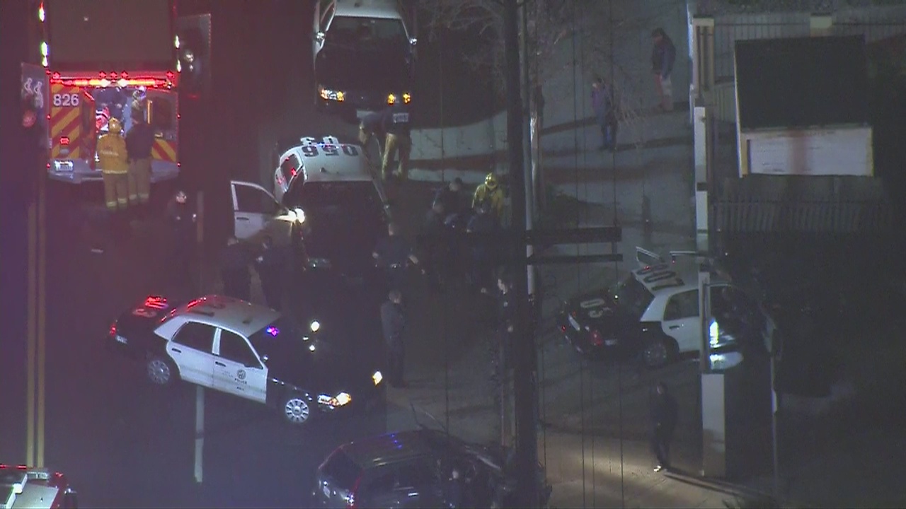 Police officer injured in LA vehicle crash
