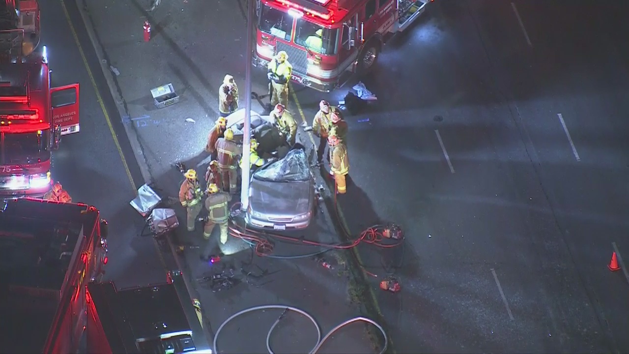 Driver in Van Nuys hurt after crashing into pole