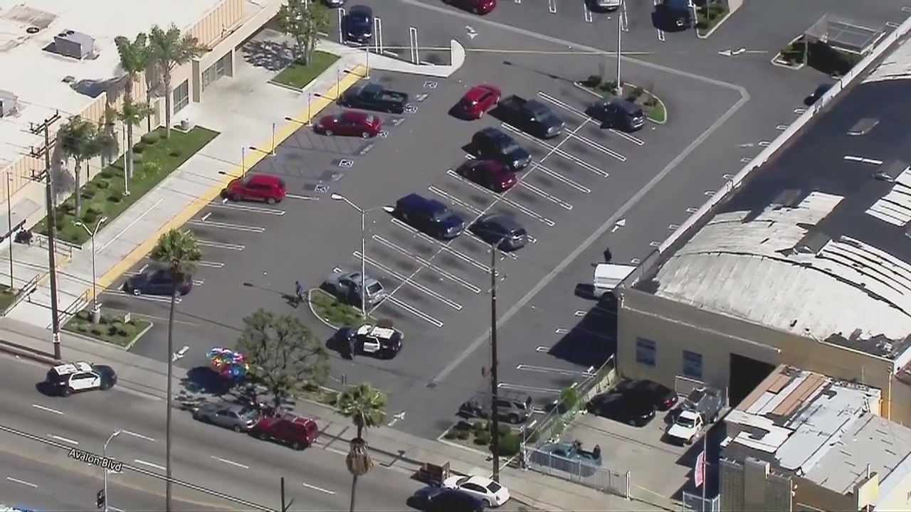 1 injured in parking lot shooting in South LA