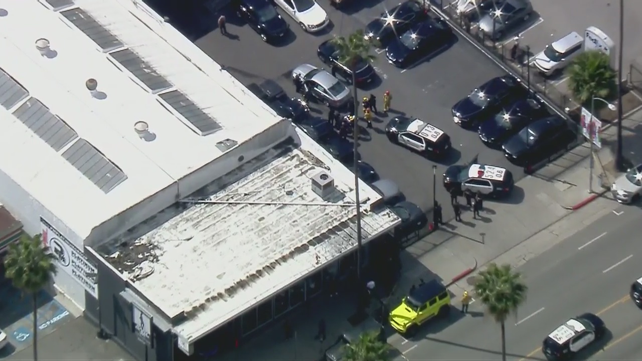 Pursuit ends in standoff in Hollywood