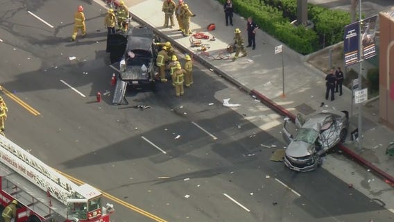 Police chase of reported stolen vehicle ends in crash in Lake Balboa with multiple injuries