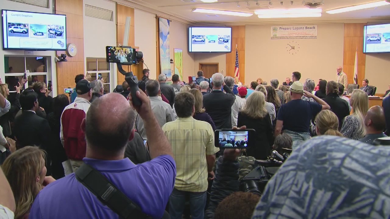 Laguna Beach votes to keep USA-themed decals