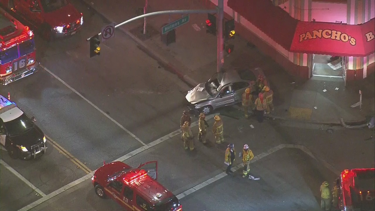 10 people injured in South L.A. crash