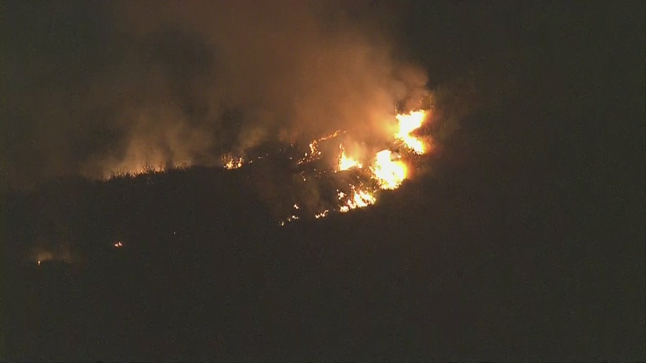 Brush fire burning in Ventura County