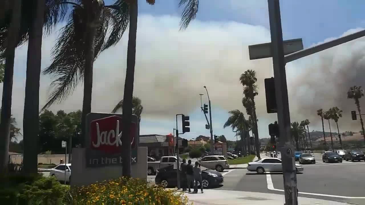 Cellphone video of Chino Hiils fire plume of smoke in Pomona