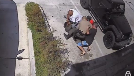 Citizens jump in to help sheriff's deputy make arrest