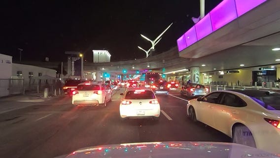 Heavy traffic at LAX as travelers return from the Thanksgiving holiday