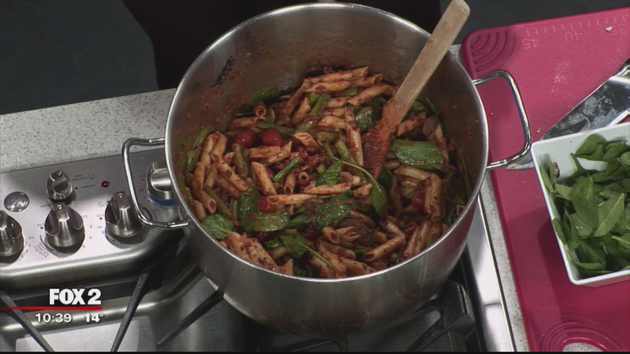 Cooking With Que's vegan one pot mostaccioli