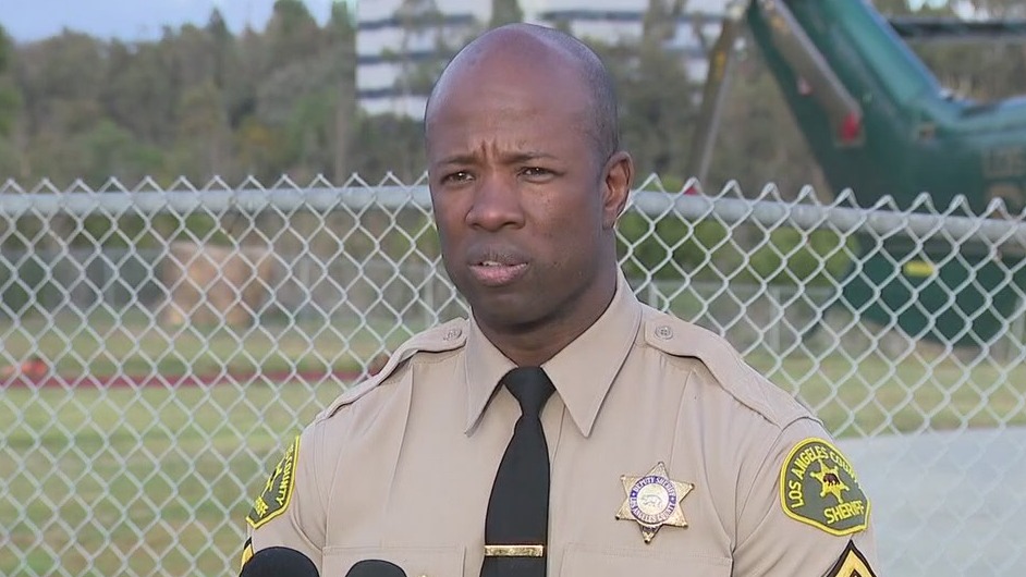 LA County deputy discusses comforting girl who left tear-gassed car