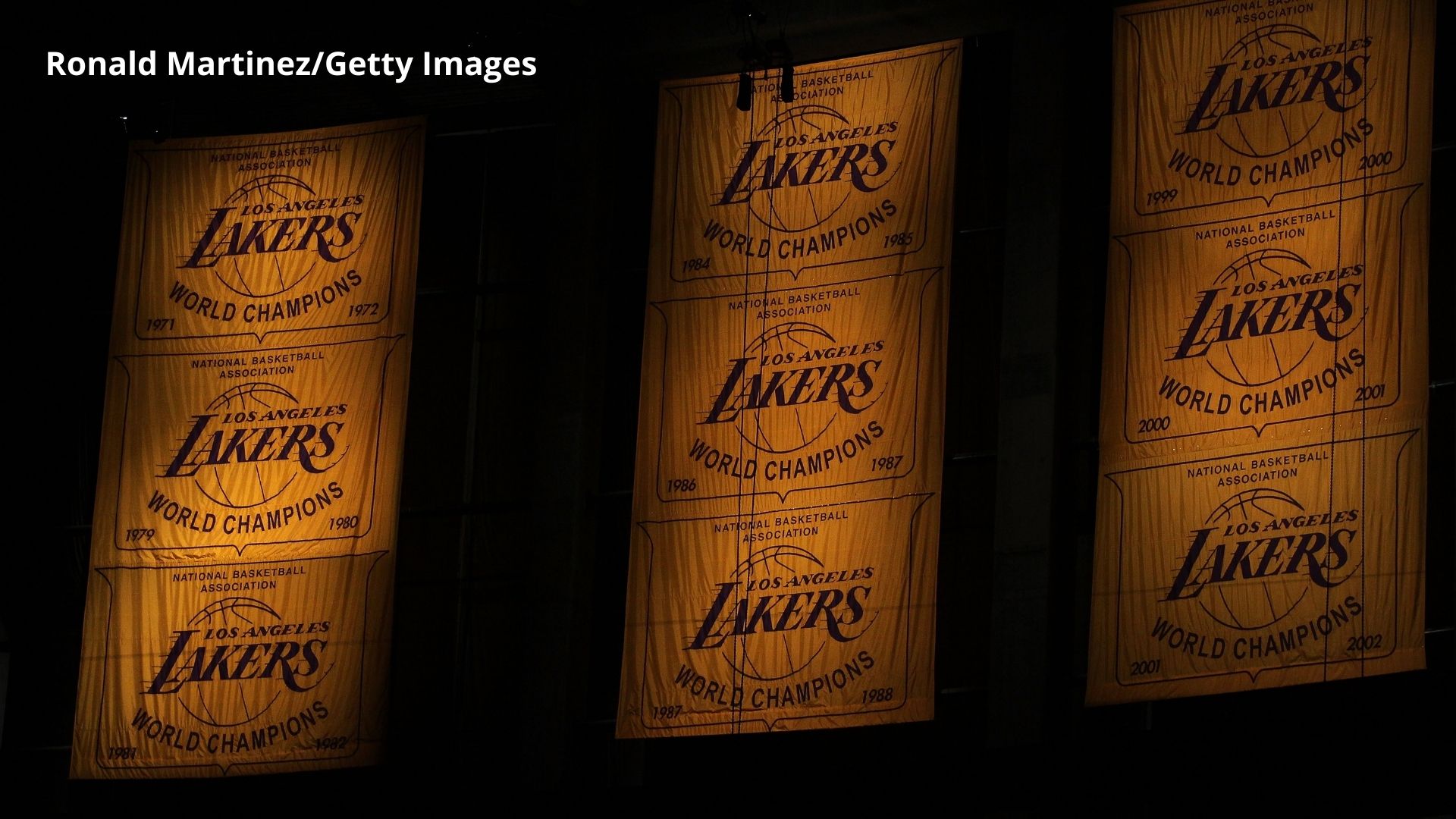 Lakers to unveil 17th championship banner