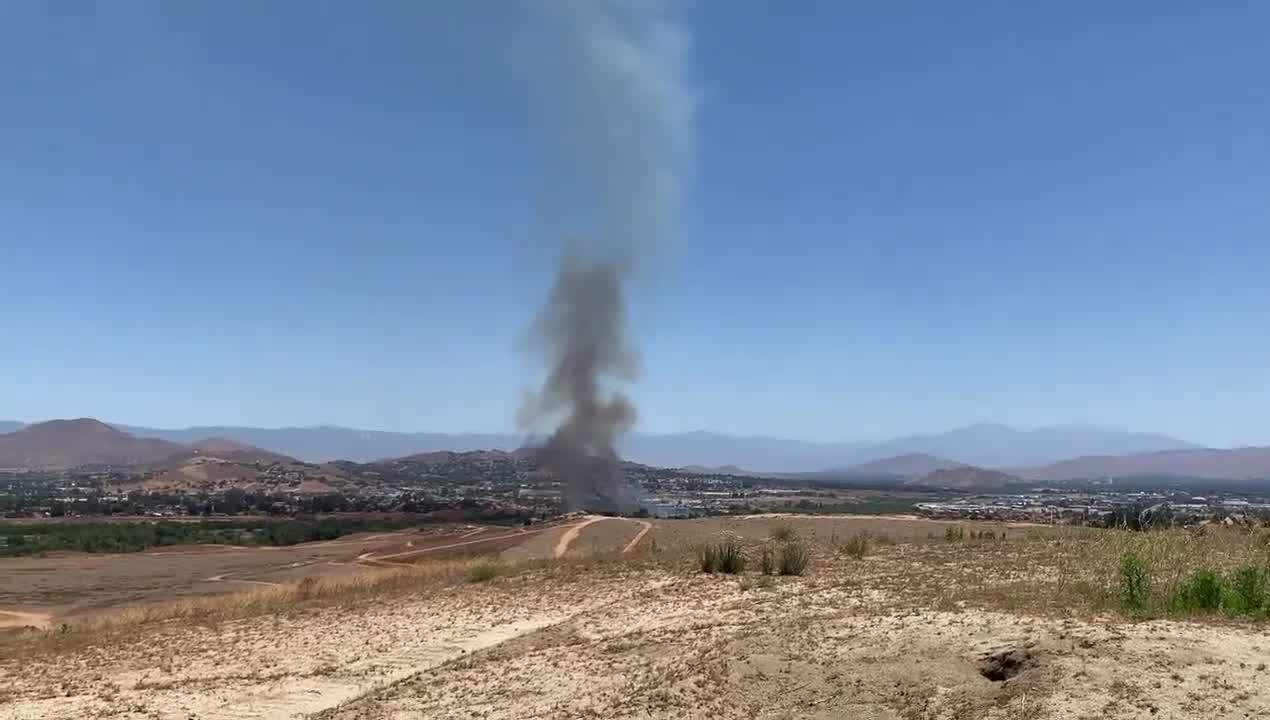 Blaze erupts in Santa Ana River bottom between Jurupa and Riverside
