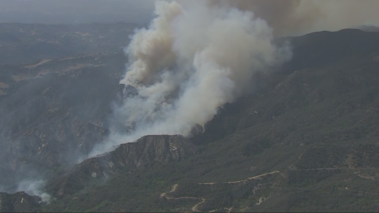 Pacific Palisades brush fire scorches at least 750 Acres