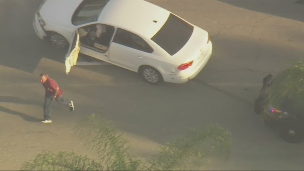 Man in custody after leading officers on brief chase | FOX 11 Los Angeles