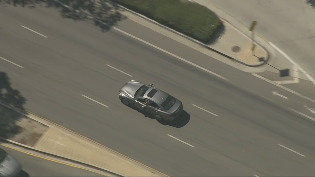 Suspect cornered at dead end after leading LAPD on chase