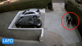 Mom and child in stroller robbed in Hancock Park