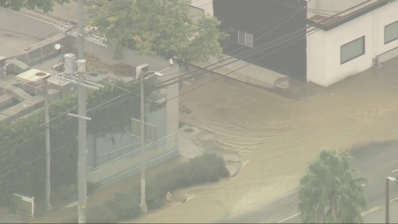 Hollywood Hills water main break floods streets, neighborhood