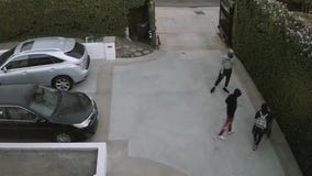 Mom, infant in stroller targeted by follow-home robbers in Hancock Park