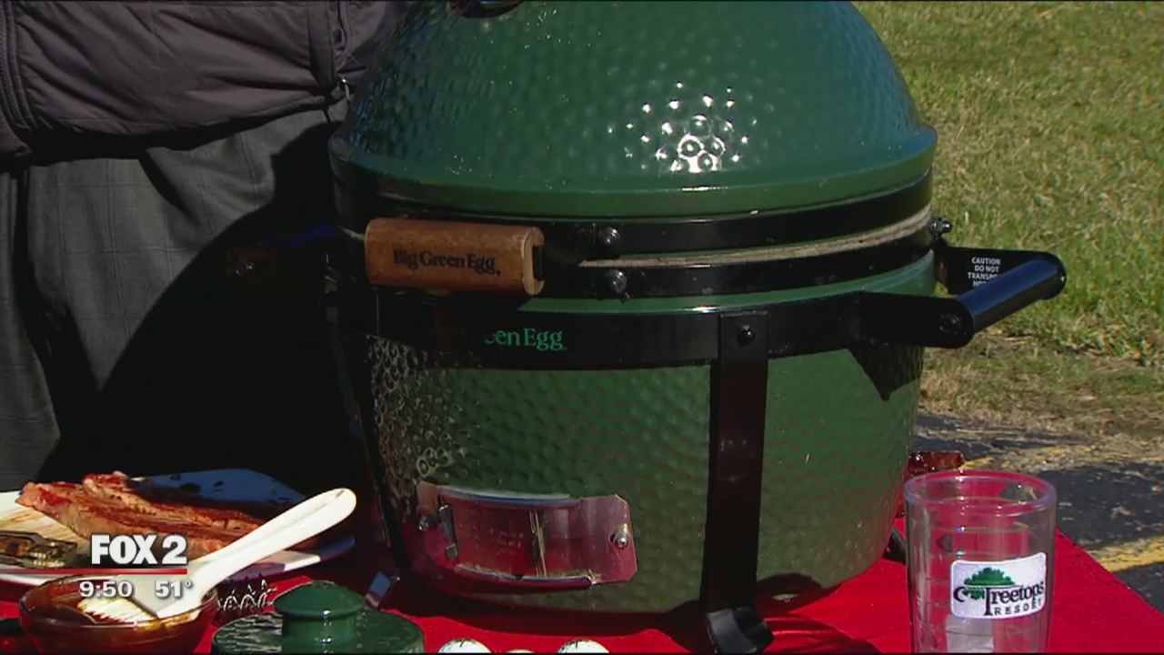 Green Egg cooking with Treetops