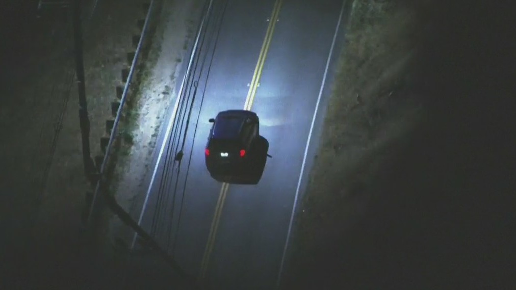 Police Chase: Suspect drives erratically across LA
