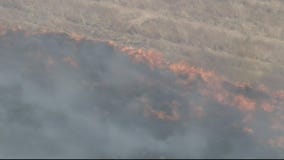 Sylmar brush fire moving closer to homes
