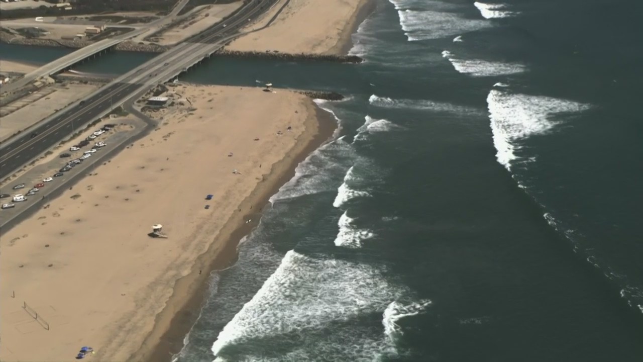 Possible shark sighting forces parts of Huntington Beach to shut down