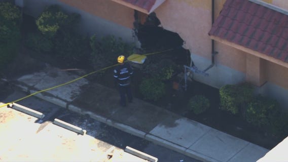 Car crashes into El Monte building