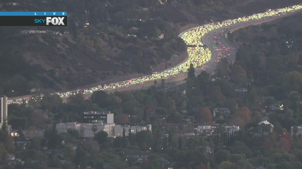 Traffic nightmare on NB 405 Freeway after possible shooting in Van Nuys