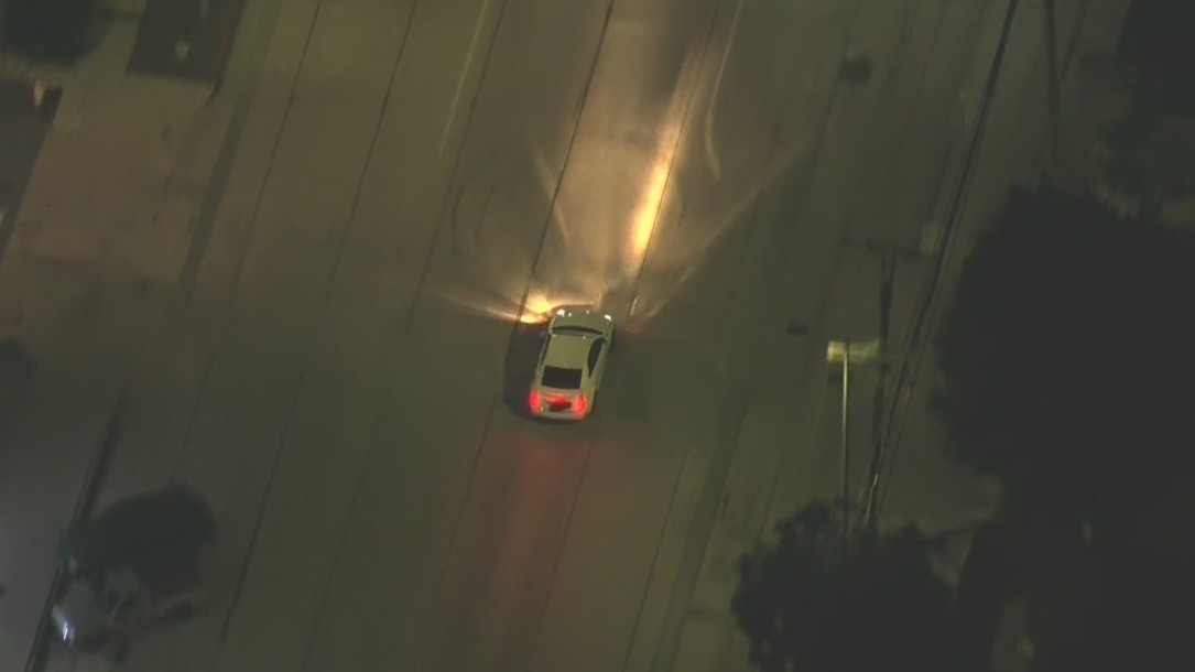 Suspects ditch car after leading LAPD on chase across LA