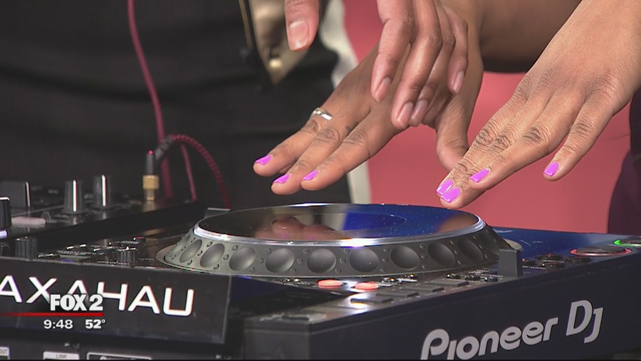 Techno Tuesday: DJ Holographic