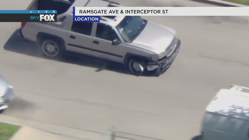 LA police chase: Tire begins to fall off suspect's vehicle