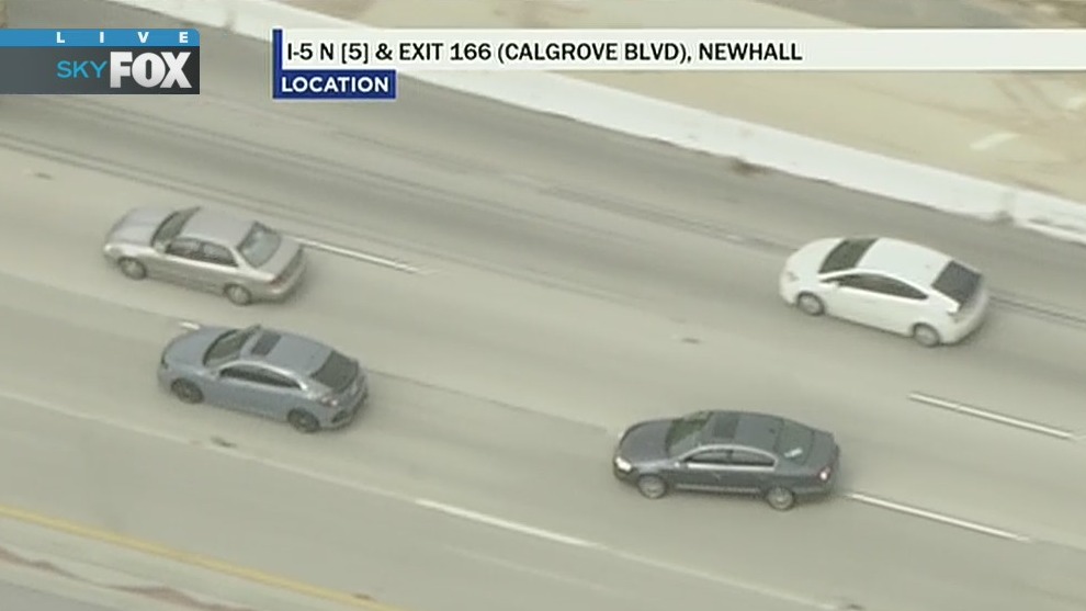 Driver weaves through traffic on 5 Freeway during police chase