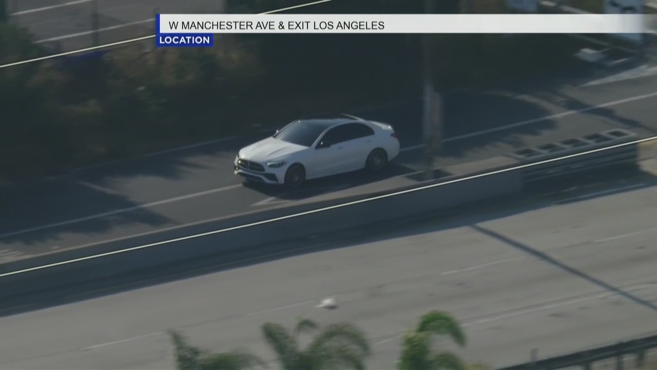 High-speed car chase involving Mercedes near South LA